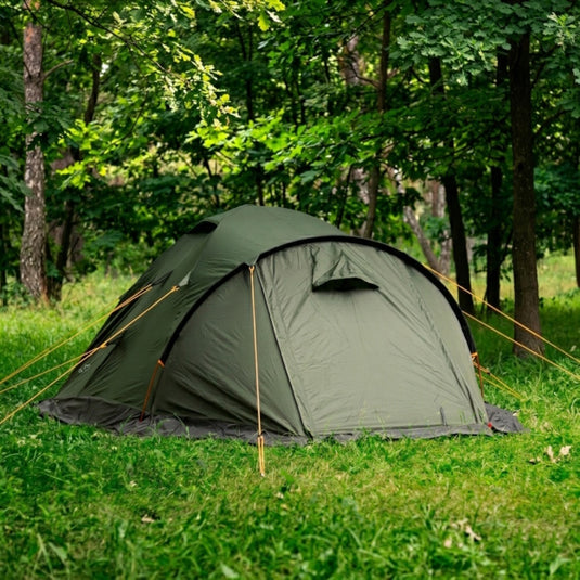 Canyon 3 Alu three-four person camping tent featuring an all-season snow skirt.