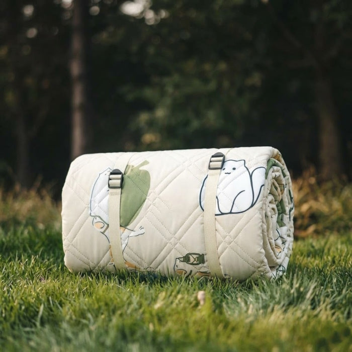 Load image into Gallery viewer, Compact Ø25 x 42 cm rolled Naturehike blanket weighing 1.5 kg for easy carry.
