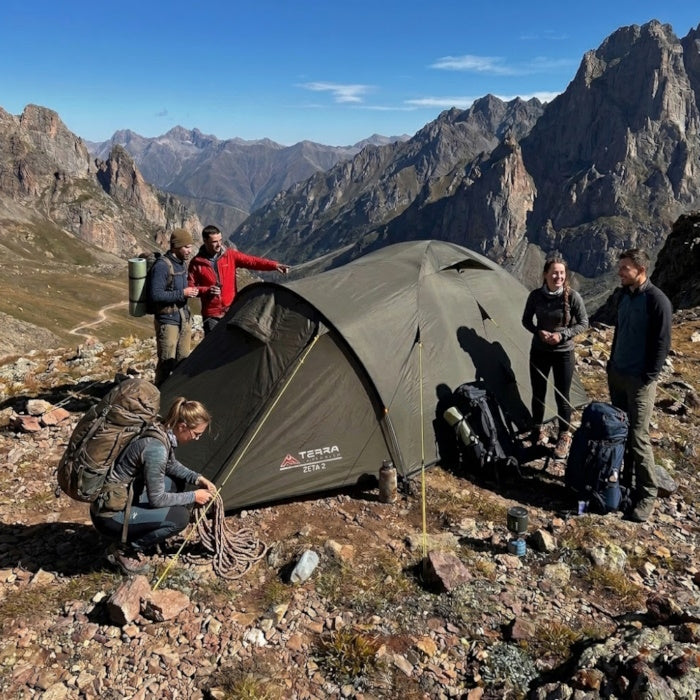 Load image into Gallery viewer, Zeta 3-person family camping tent in Sand color, perspective view
